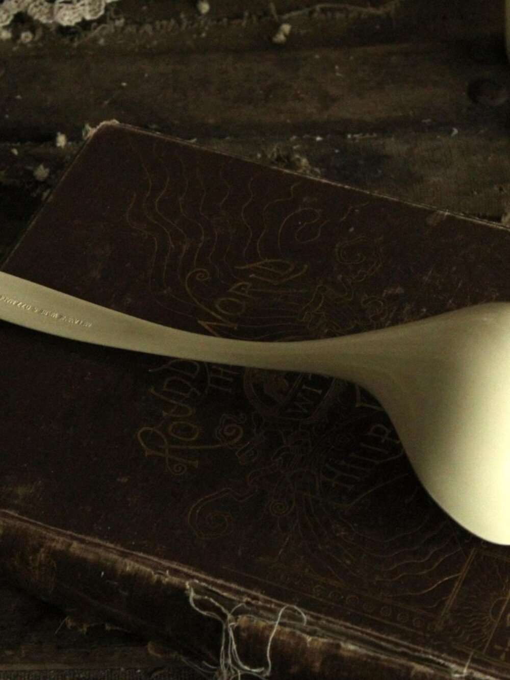 Vintage 1970s Large Serving Spoon, Cream Melamine Ware, Made in Taiwan - Picture 8 of 10